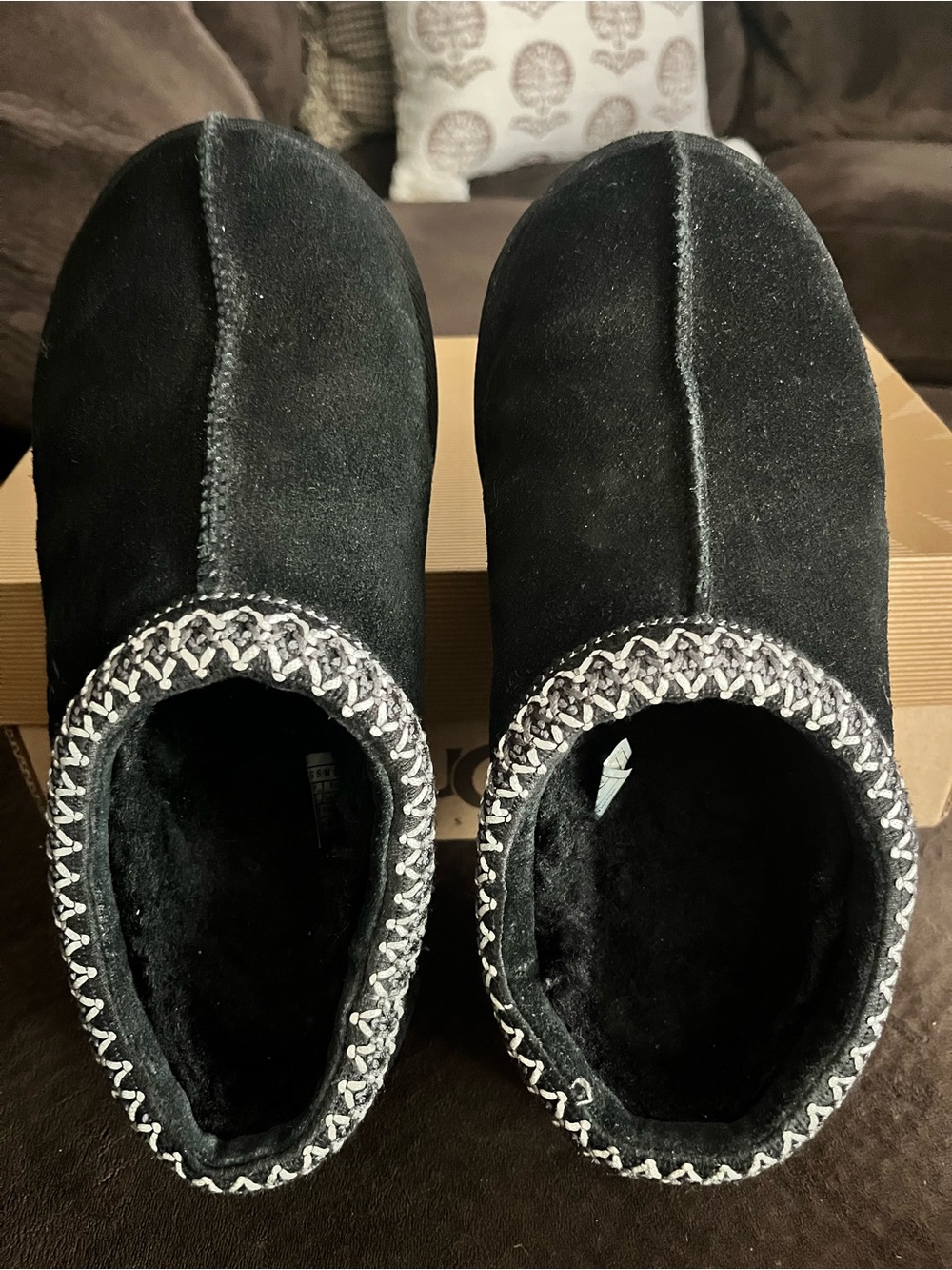 UGG Tasman size 9